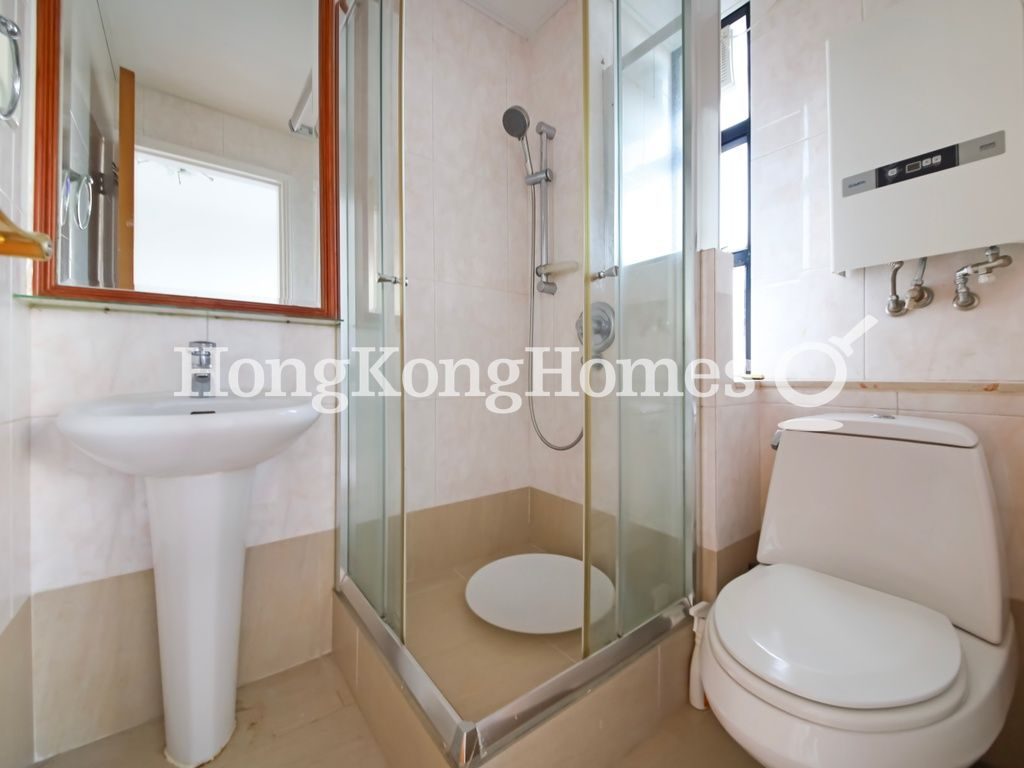 Master Bathroom — 景雅花園，西半山