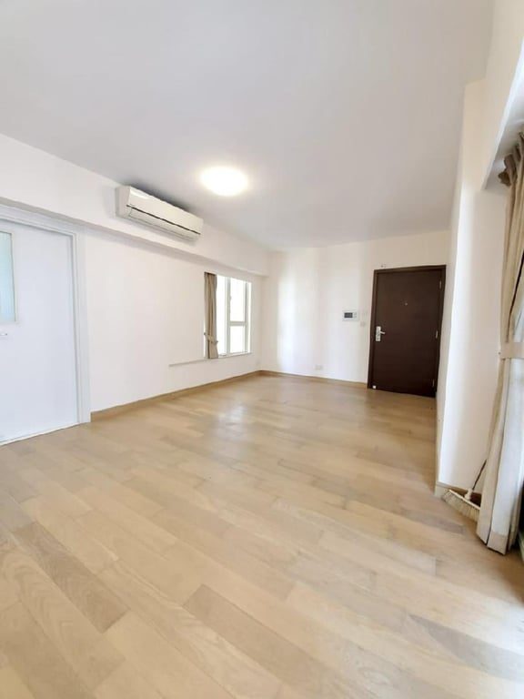 photo 2 — CentreStage Twr 2, Soho