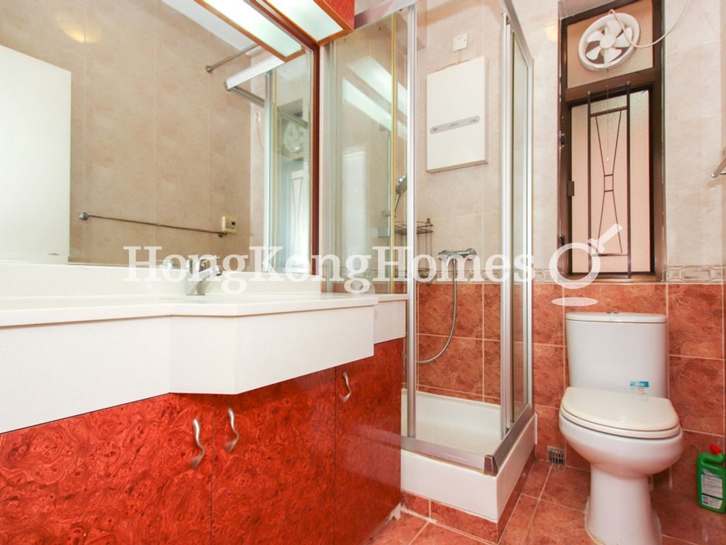 Master Bathroom — 平安大廈，西半山