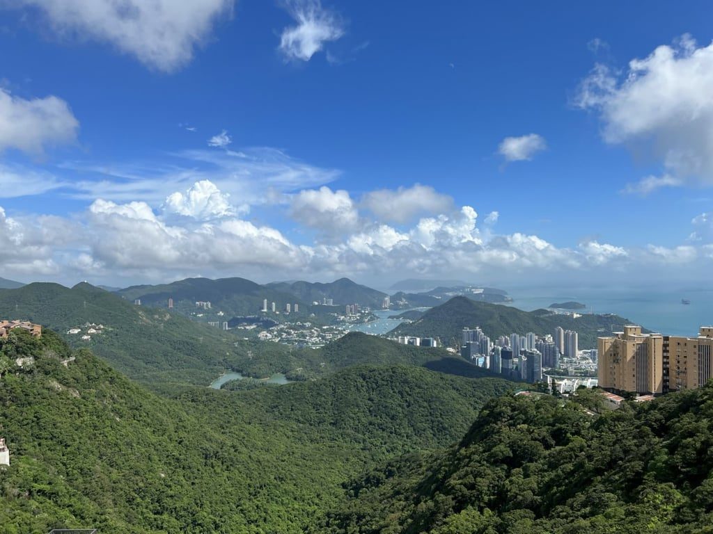 photo 19 — Vivian Court, The Peak