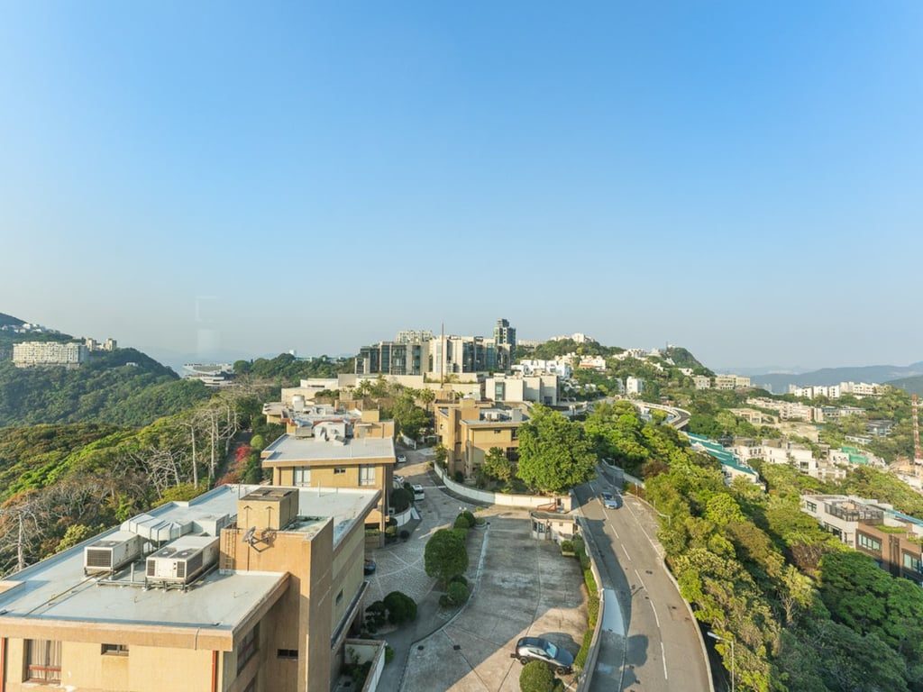 photo 6 — Vivian Court, The Peak