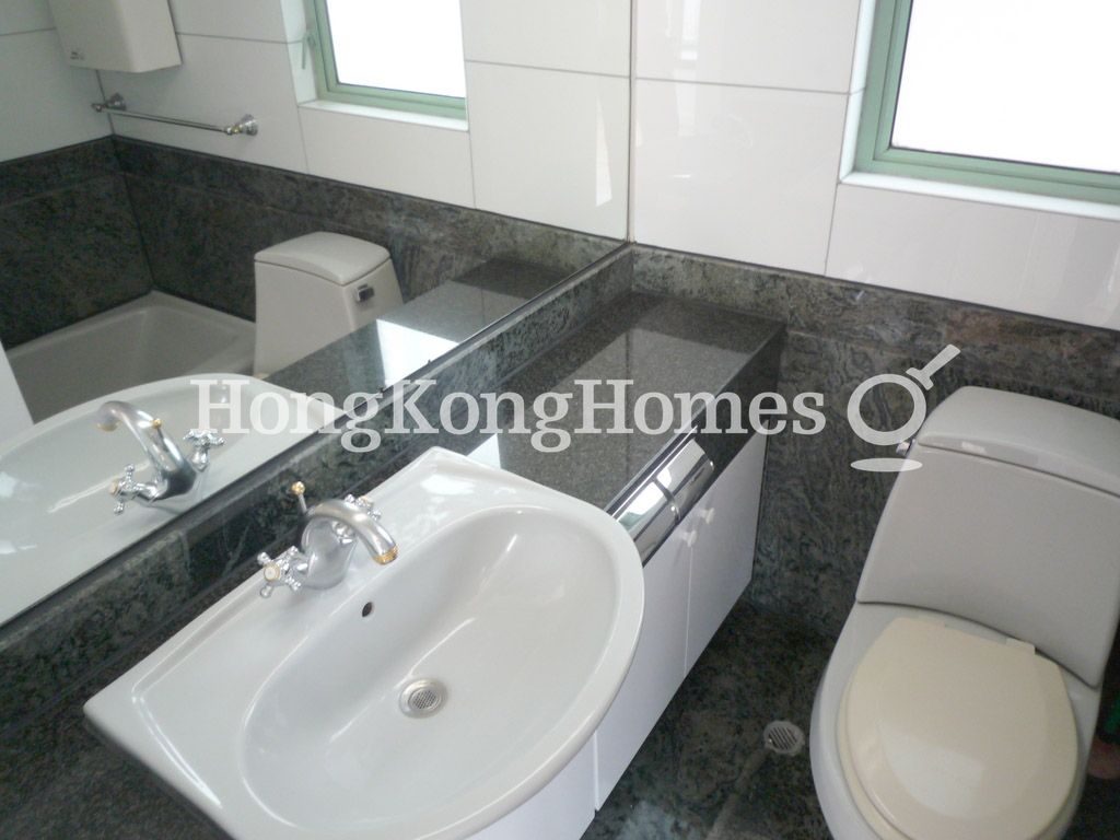 Master Bathroom — 皇朝閣，中半山