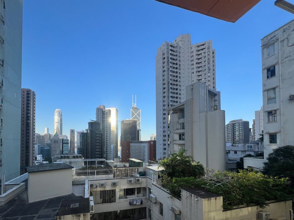 photo 2 — Bo Kwong Apartments, Mid Levels Central