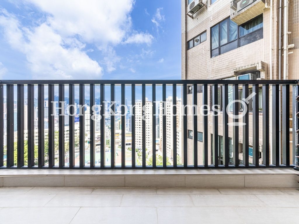 Balcony off Living and Dining Room — 海景台，北角半山