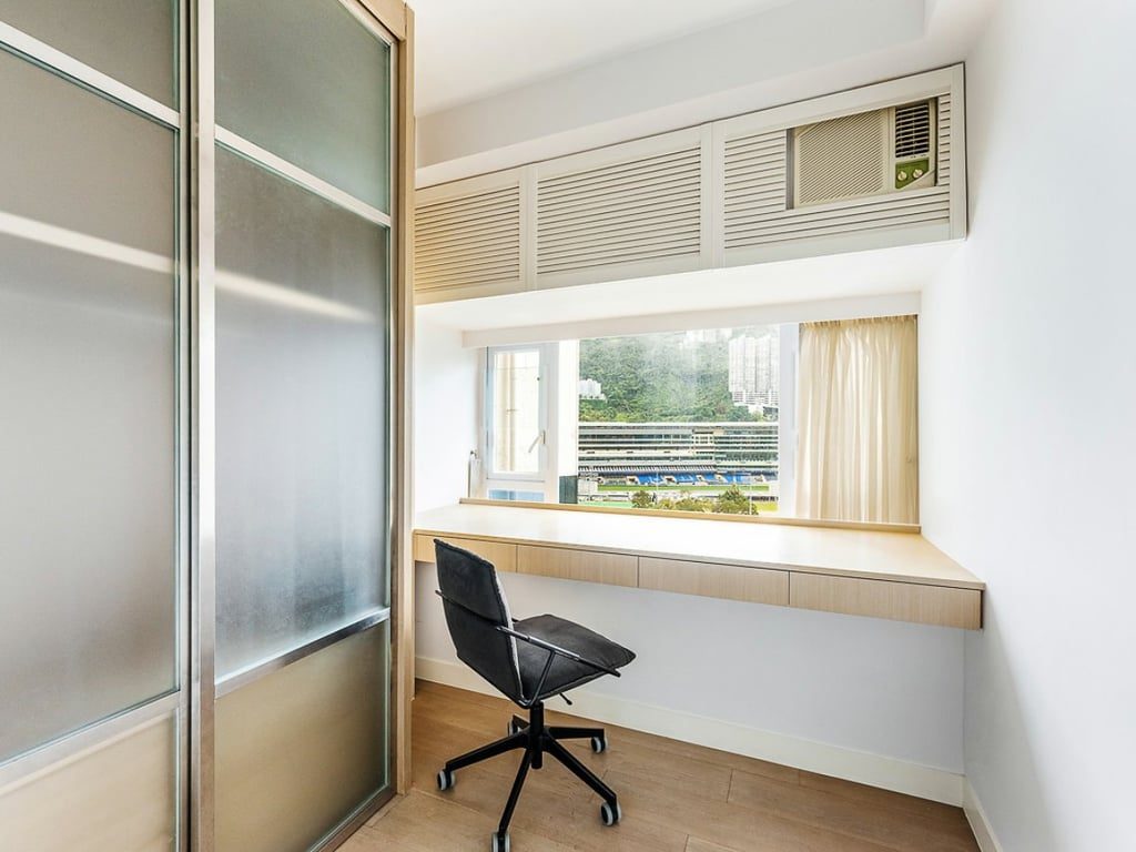photo 11 — Linden Court, Happy Valley