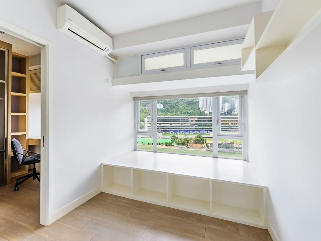 photo 9 — Linden Court, Happy Valley