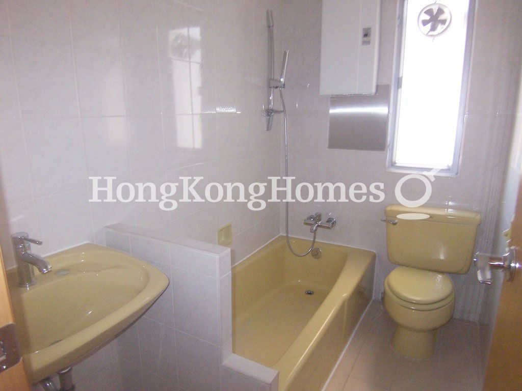 Guest Bathroom — 嘉蘭閣，跑馬地