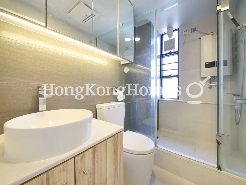 Master Bathroom — Panorama Gardens, Mid-levels West