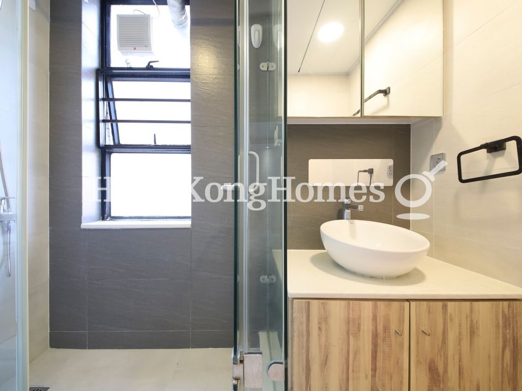 Guest Bathroom — Panorama Gardens, Mid-levels West