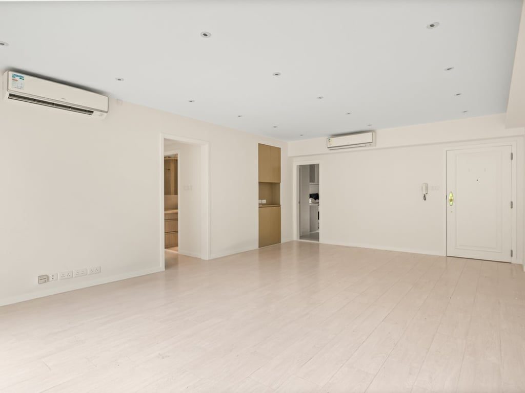 photo 2 — Hatton Place, Mid Levels West