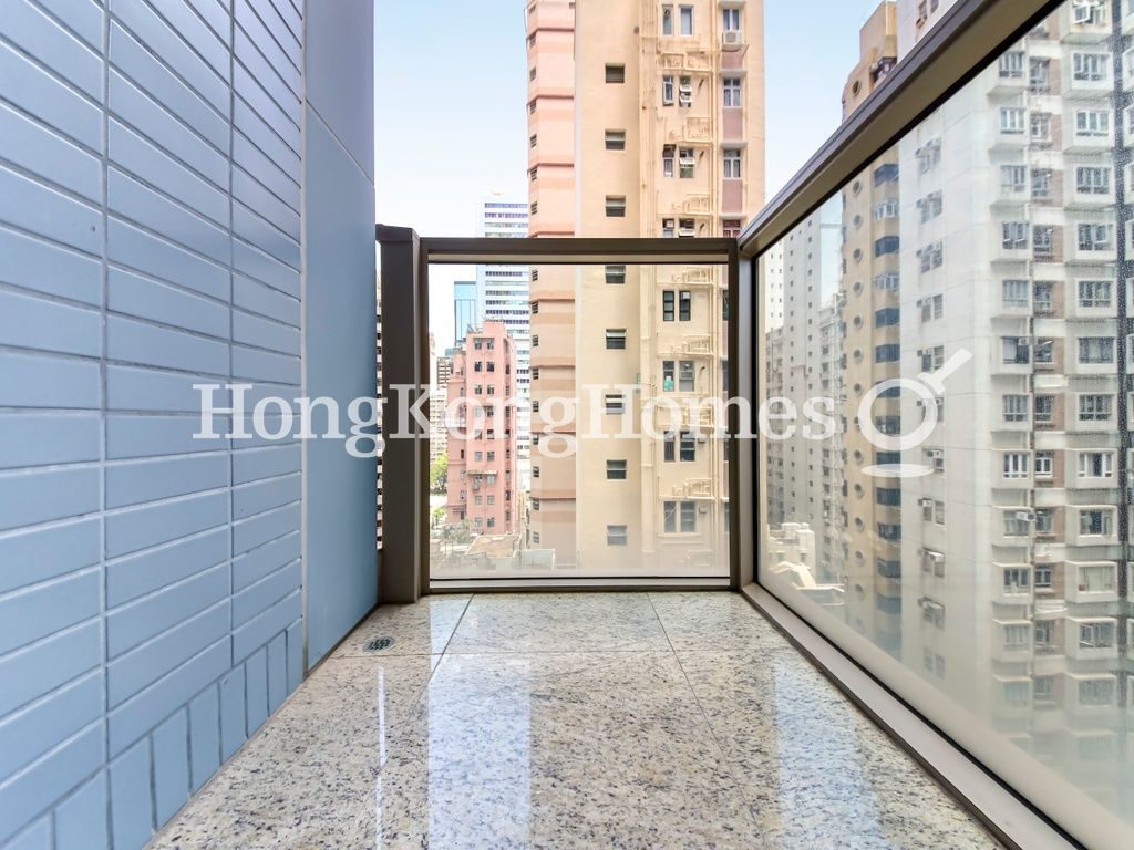 Balcony off Living and Dining Room — 囍匯 - 第1期- 第5座，灣仔