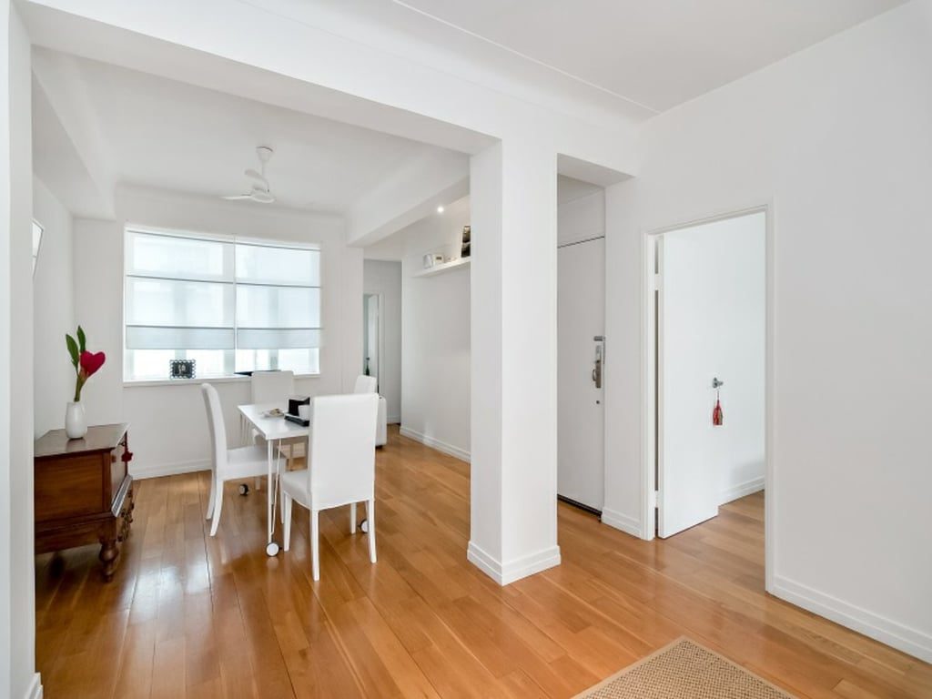 photo 2 — 10 Castle Lane, Mid Levels West