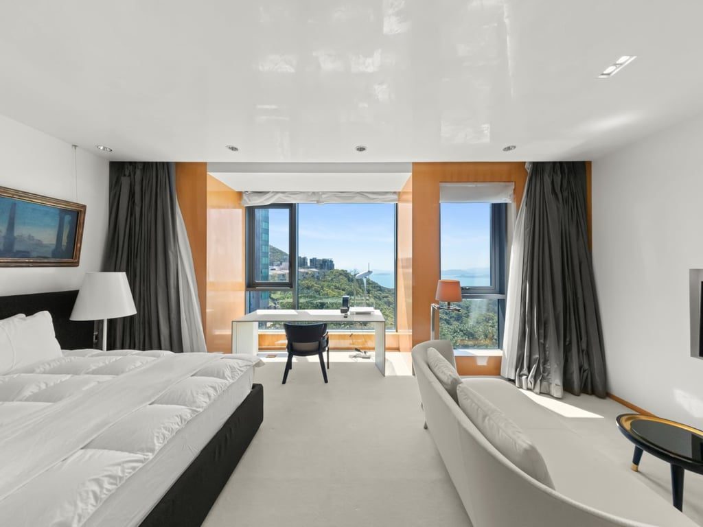 photo 13 — 3 Plunkett's Road, The Peak