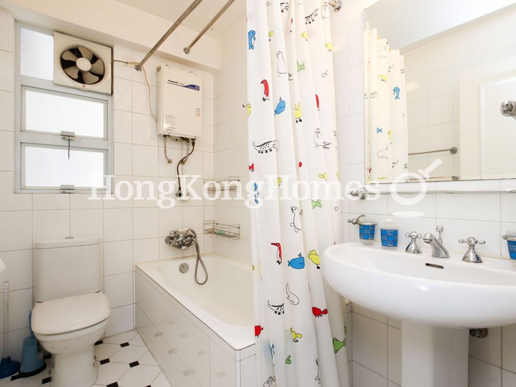 Guest Bathroom — 碧瑤灣 - 第21座，薄扶林