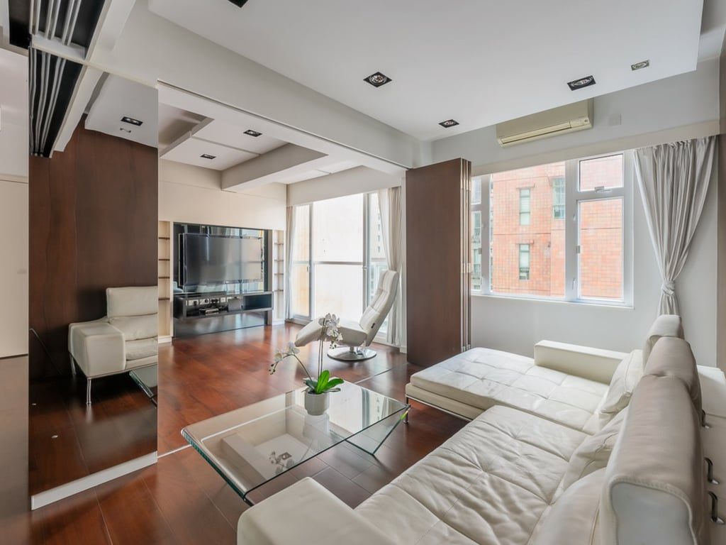 photo 2 — Merry Court, Mid Levels West