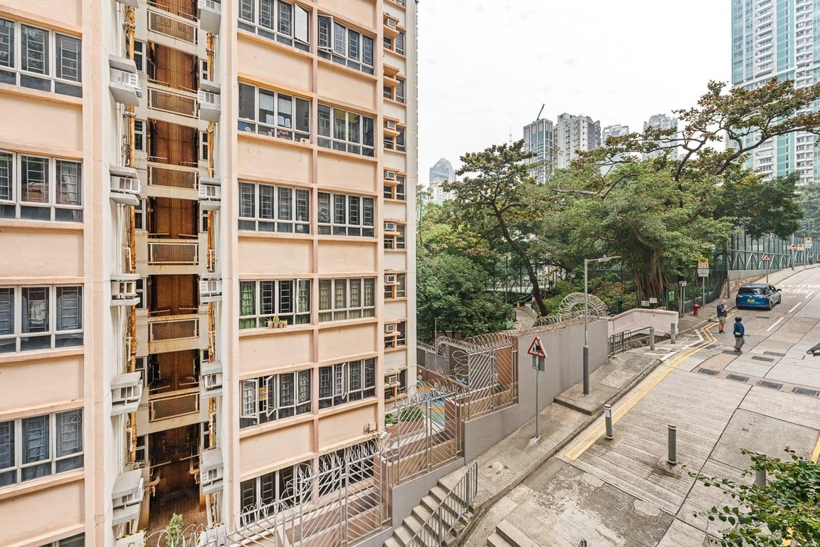photo 11 — Po Hing Court, Sheung Wan