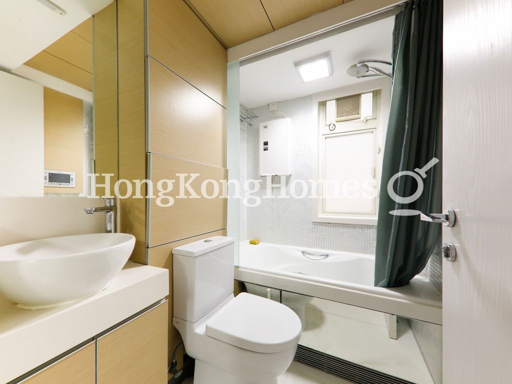 Guest Bathroom — 聚賢居 - 第01座，中環