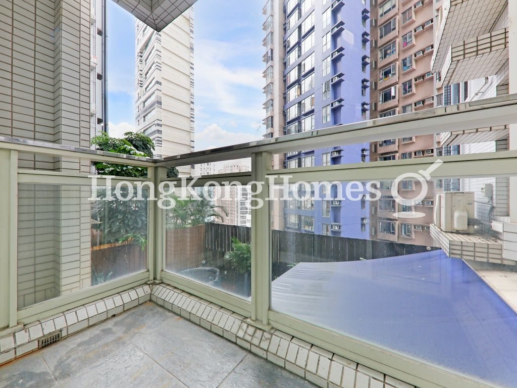 Balcony off Living and Dining Room — 聚賢居 - 第01座，中環