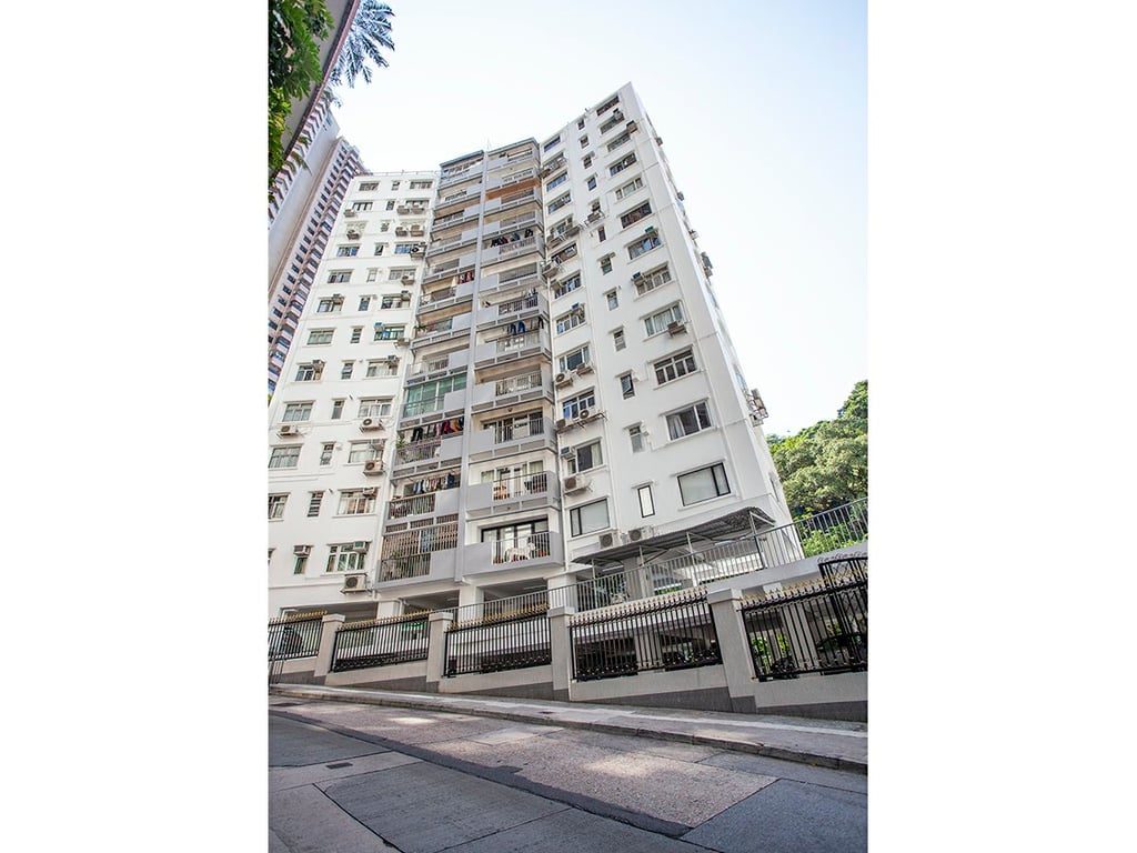 photo 3 — Cambridge Gardens, Mid Levels West