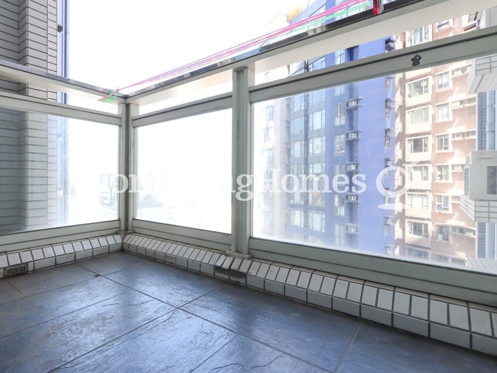 Balcony off Living and Dining Room — 聚賢居 - 第01座，中環