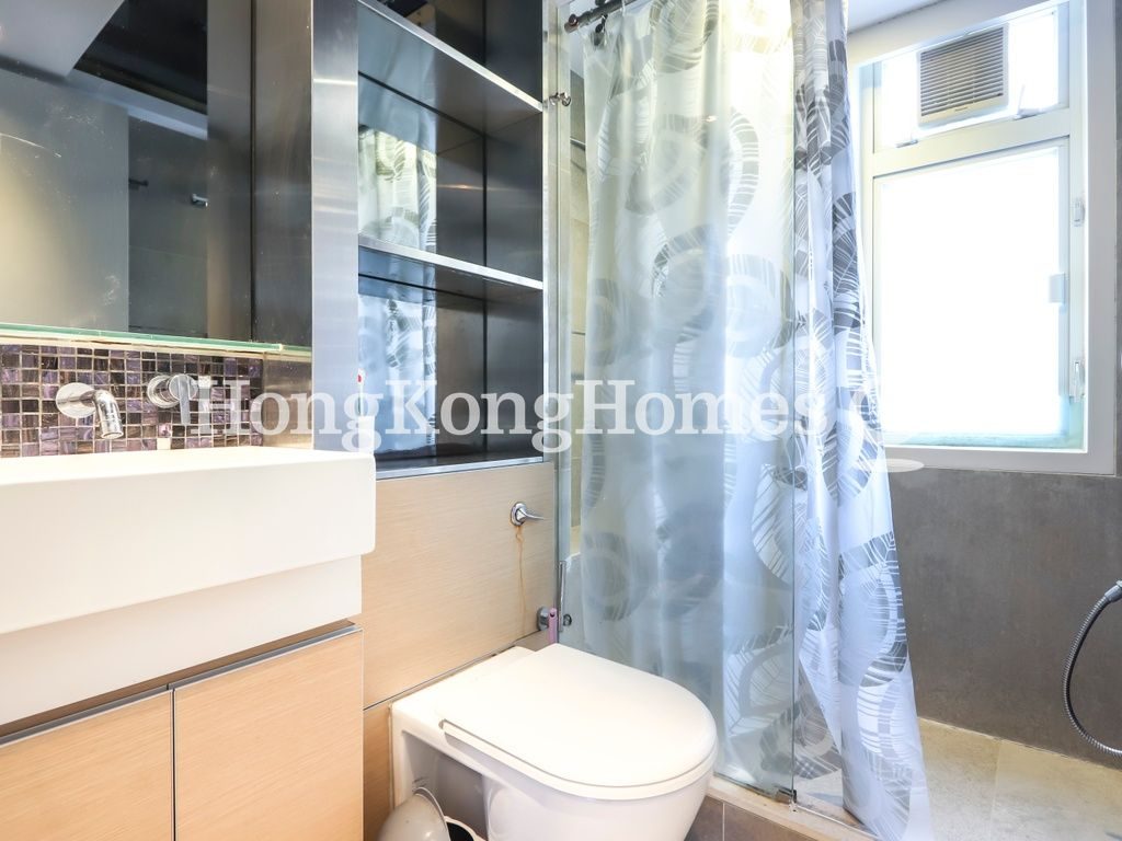 Guest Bathroom — 聚賢居 - 第01座，中環