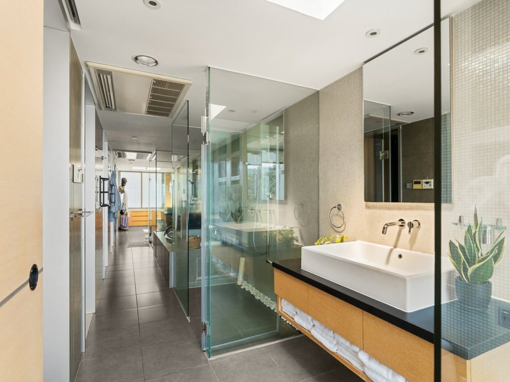 photo 16 — Wing On Villas, The Peak