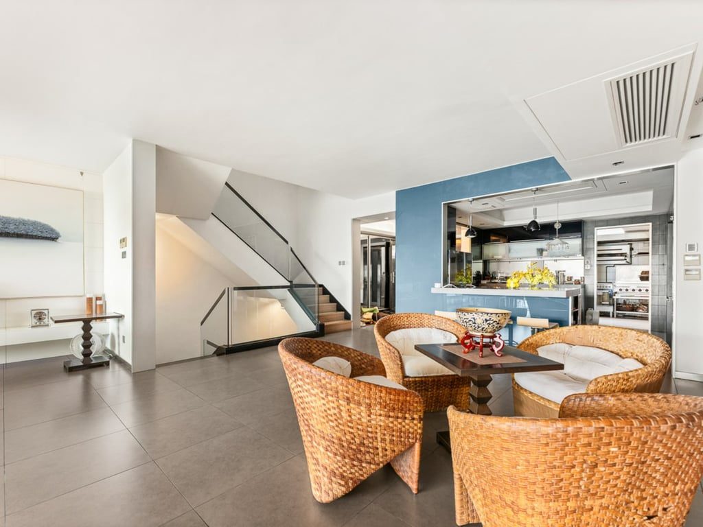 photo 4 — Wing On Villas, The Peak