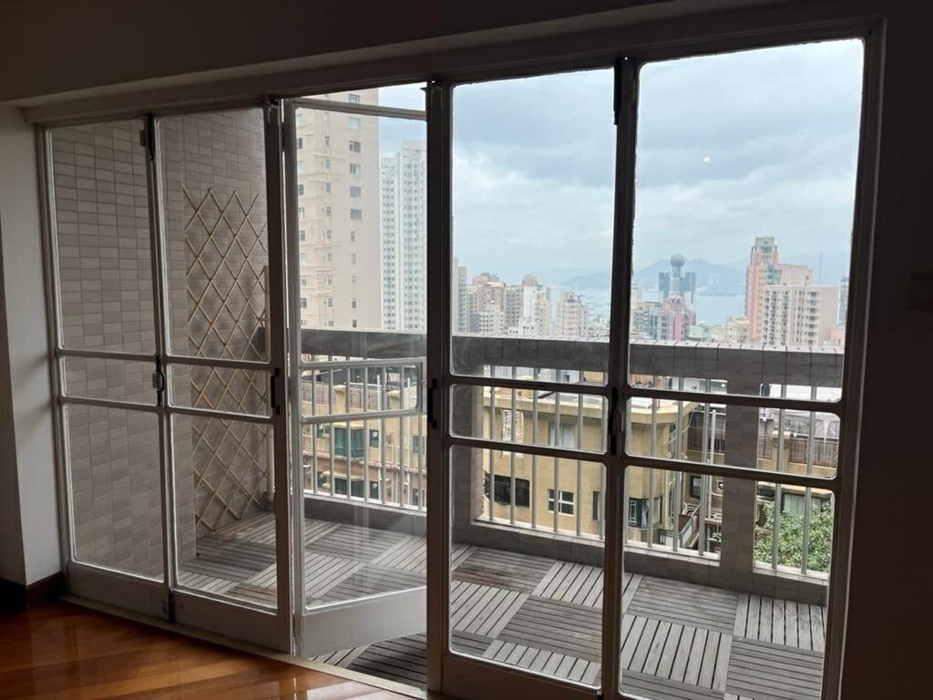 photo 4 — Realty Gardens, Mid Levels Central