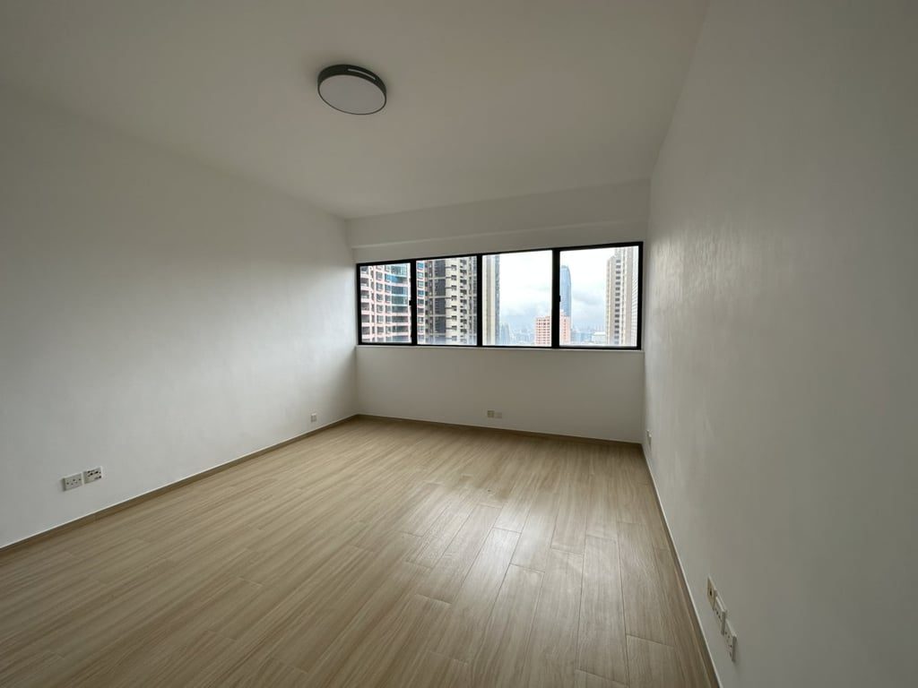 photo 2 — Clovelly Court, Mid Levels Central