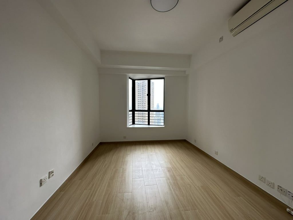 photo 4 — Clovelly Court, Mid Levels Central