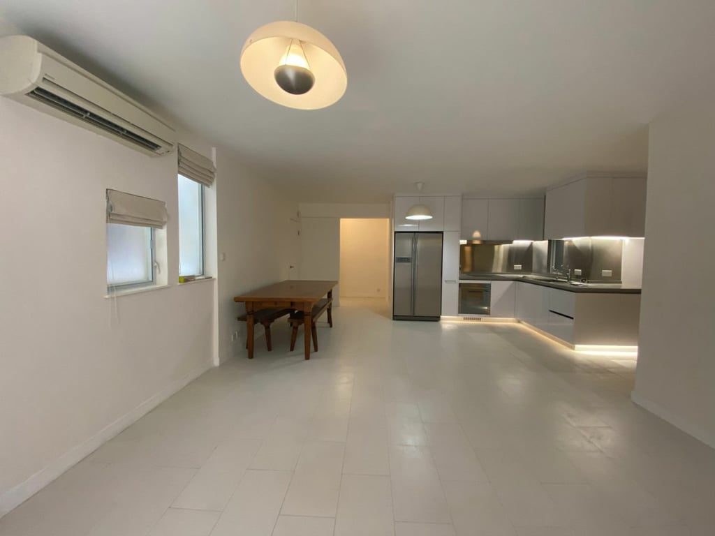 photo 4 — CNT Bisney, Pok Fu Lam