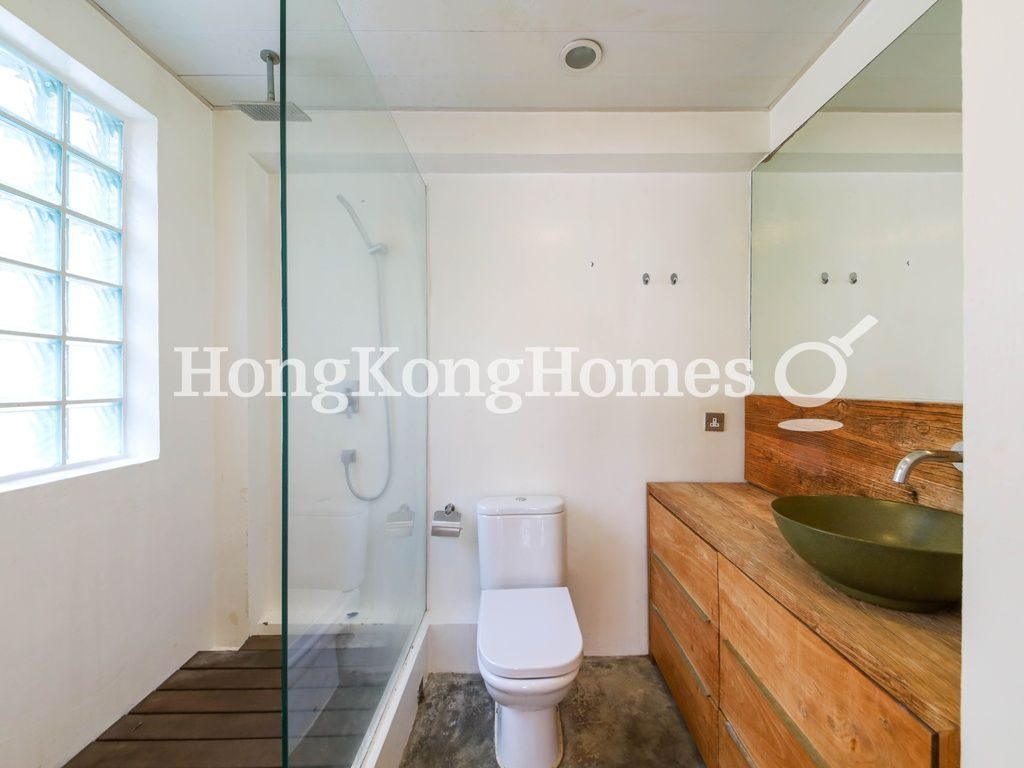 Ensuite Bathroom — 成和大廈，跑馬地