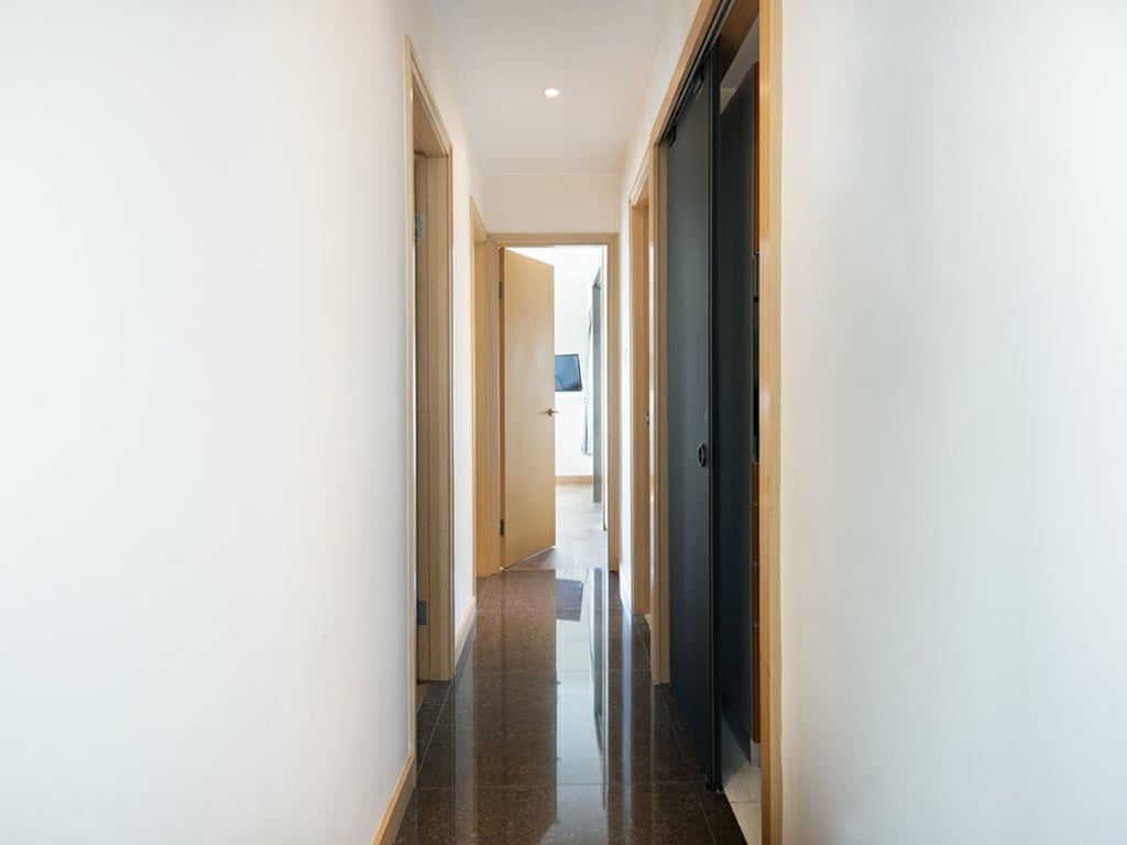 photo 5 — Royal Court, Mid Levels East