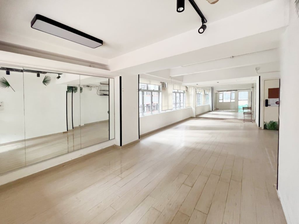 photo 2 — Kam Fung Building, Sheung Wan