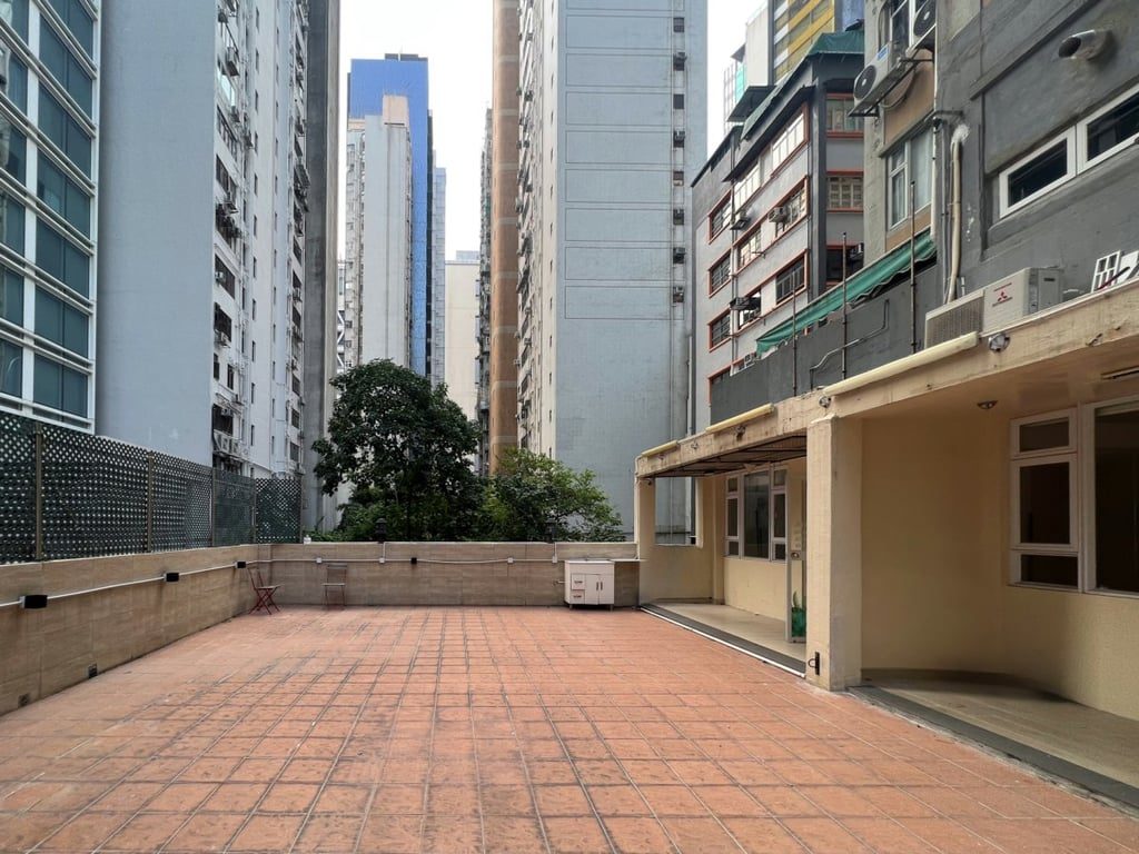 photo 3 — Kam Fung Building, Sheung Wan