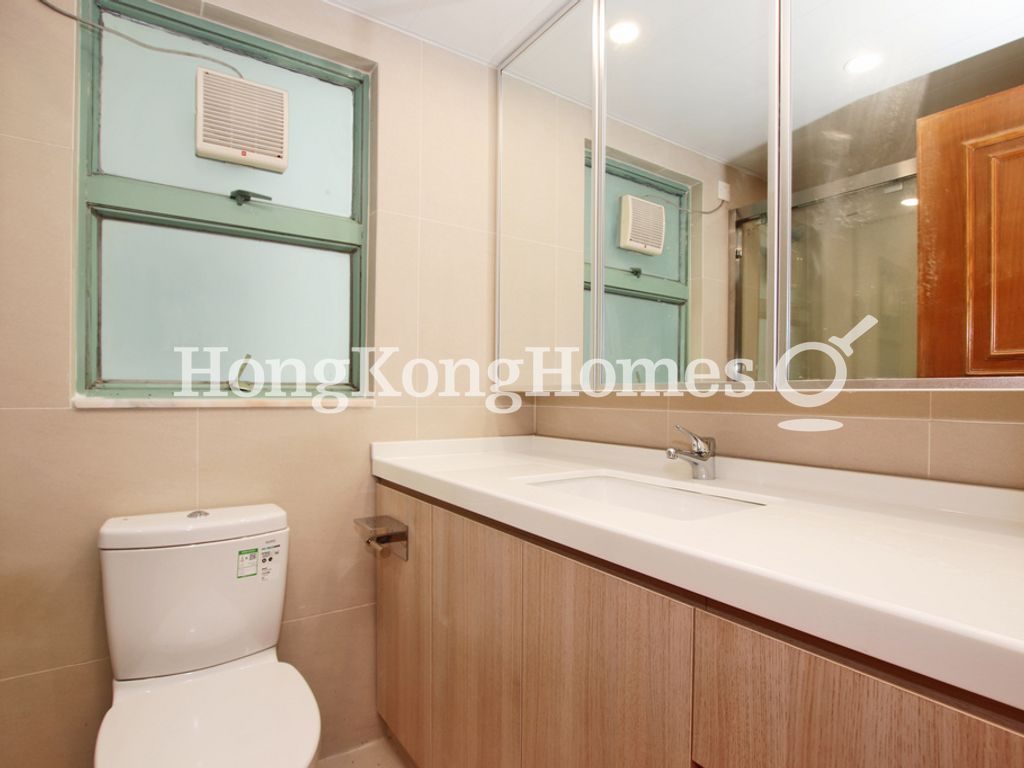 Master Bathroom — Goldwin Heights, Mid-levels West