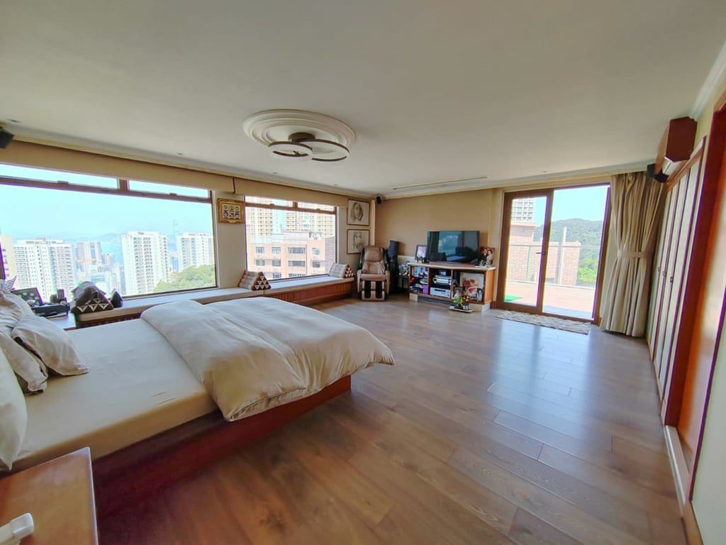 photo 3 — Butler Towers, Jardine S Lookout