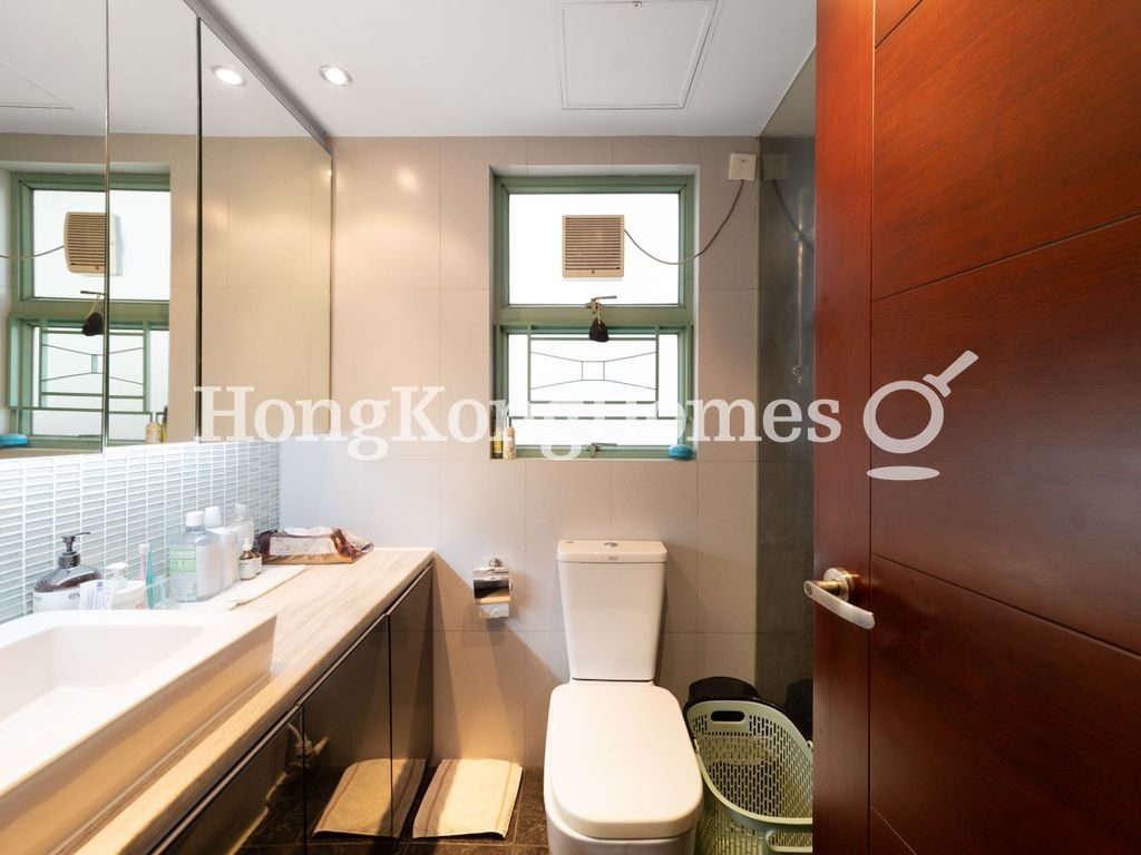 Master Bathroom — Goldwin Heights, Mid-levels West