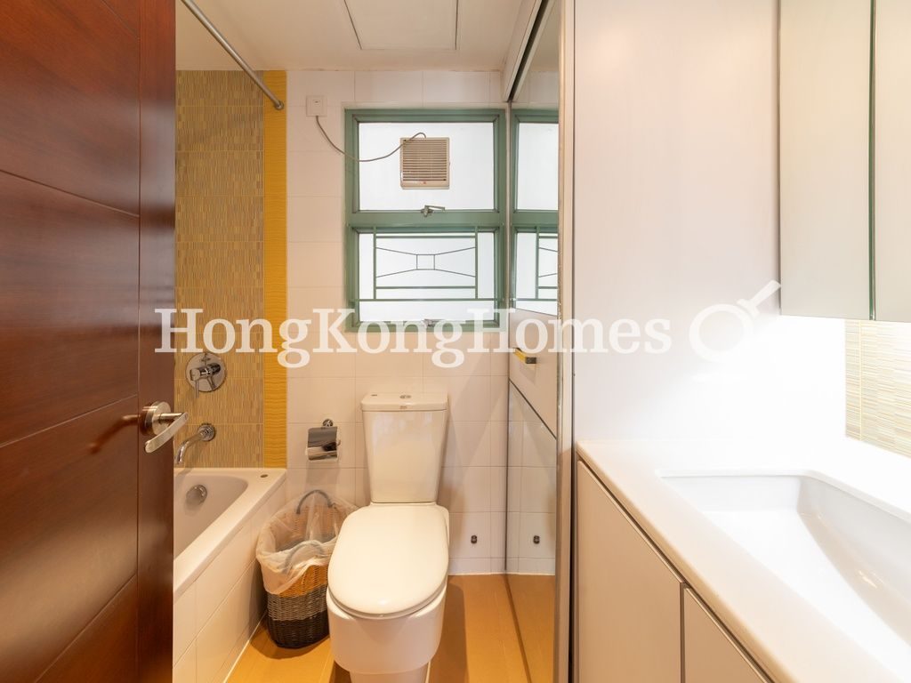 Guest Bathroom — Goldwin Heights, Mid-levels West
