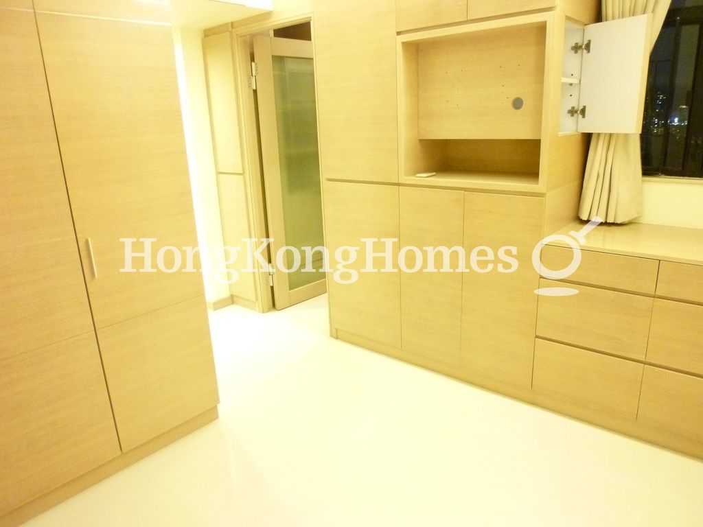 Built-in Wardrobe in Master Bedroom — 光明臺 1 座，大坑