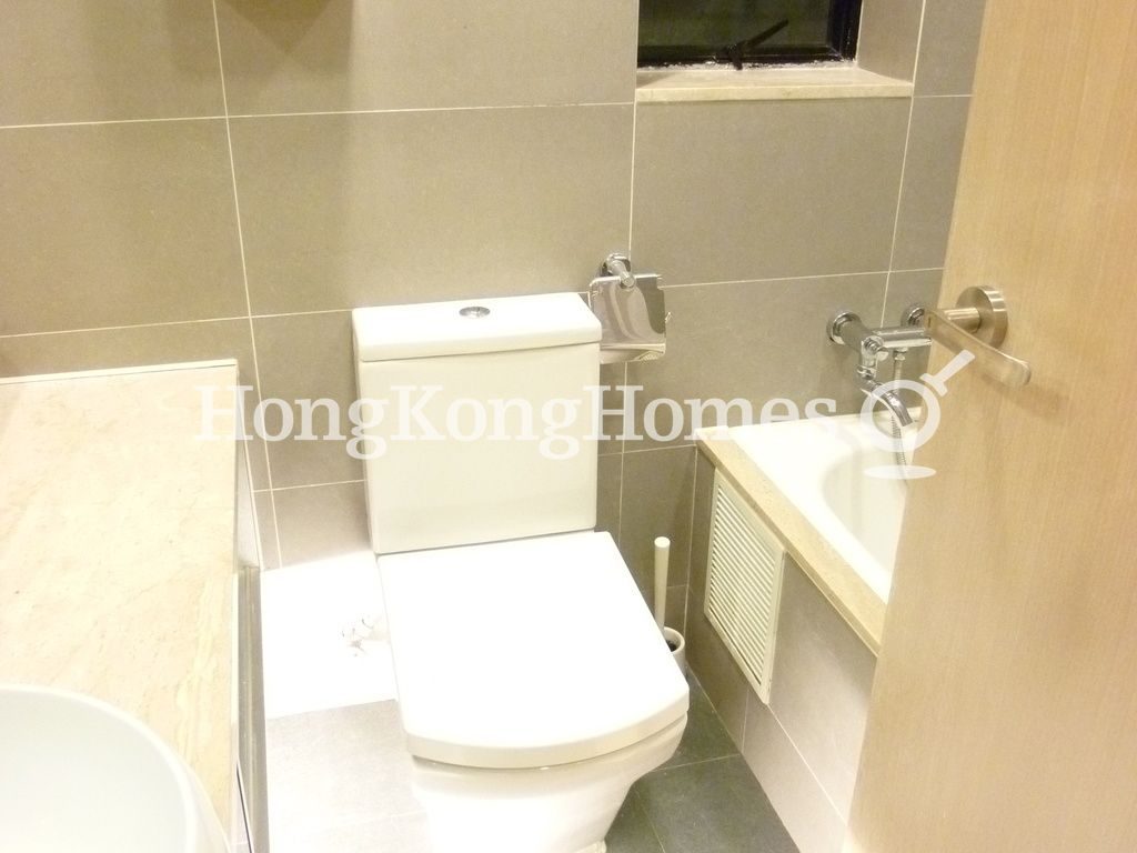 Master Bathroom — 光明臺 1 座，大坑