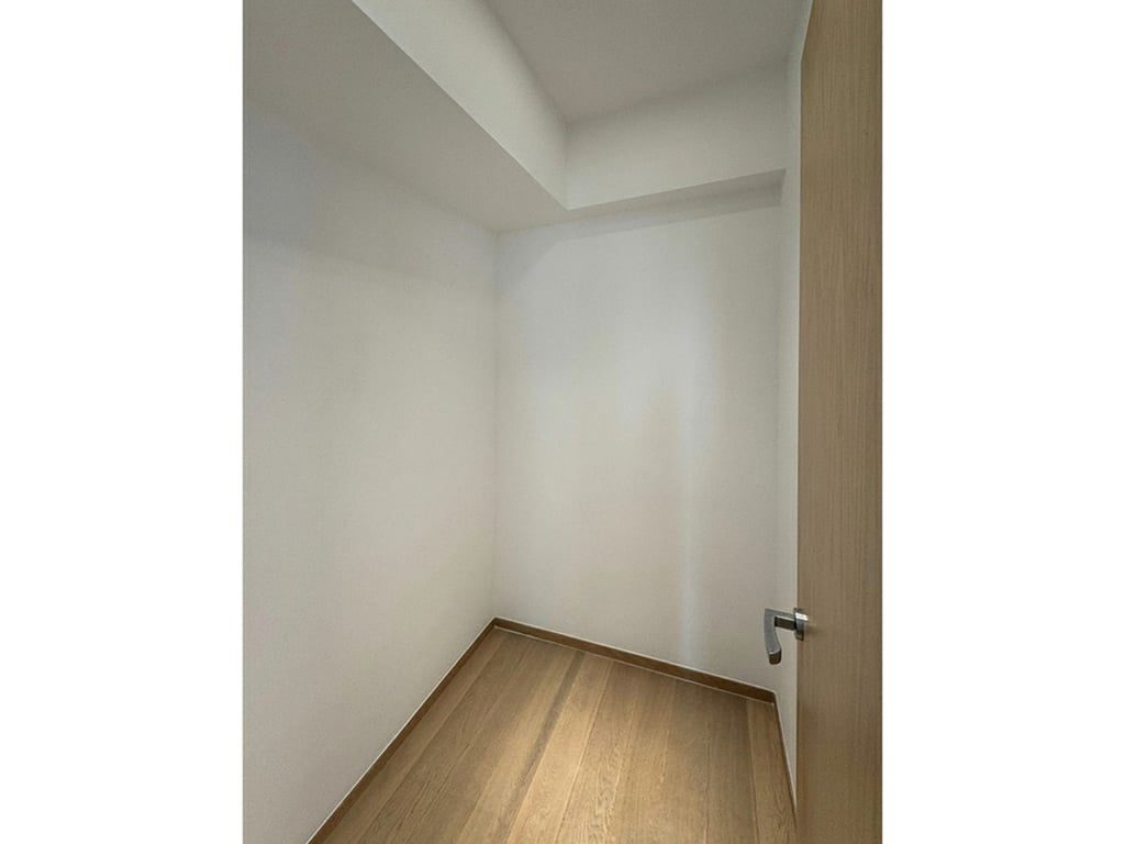 photo 7 — Peace Court, Mid Levels West