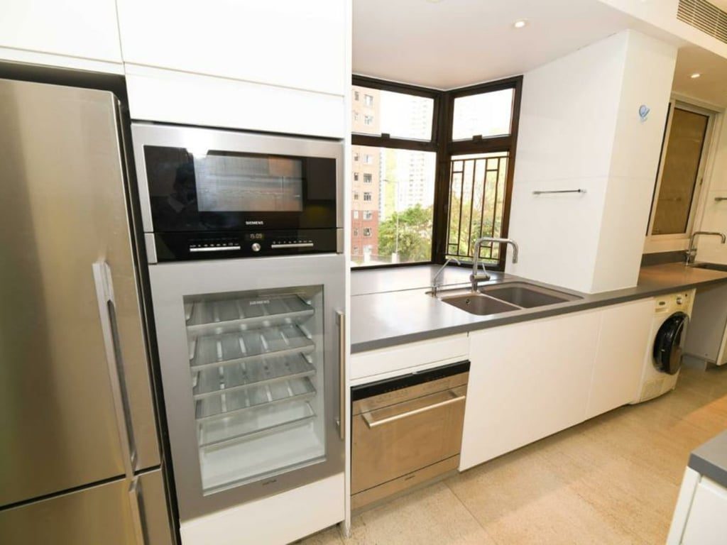 photo 3 — Elm Tree Towers, Jardine S Lookout