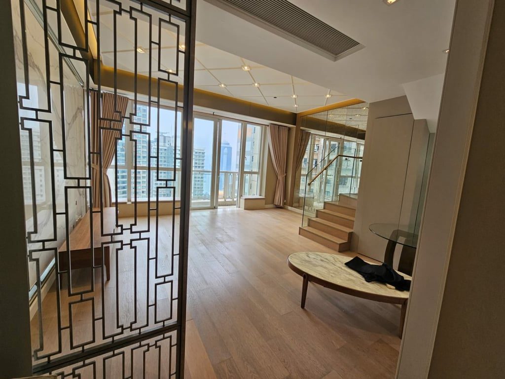 photo 2 — The Morgan, Mid Levels Central
