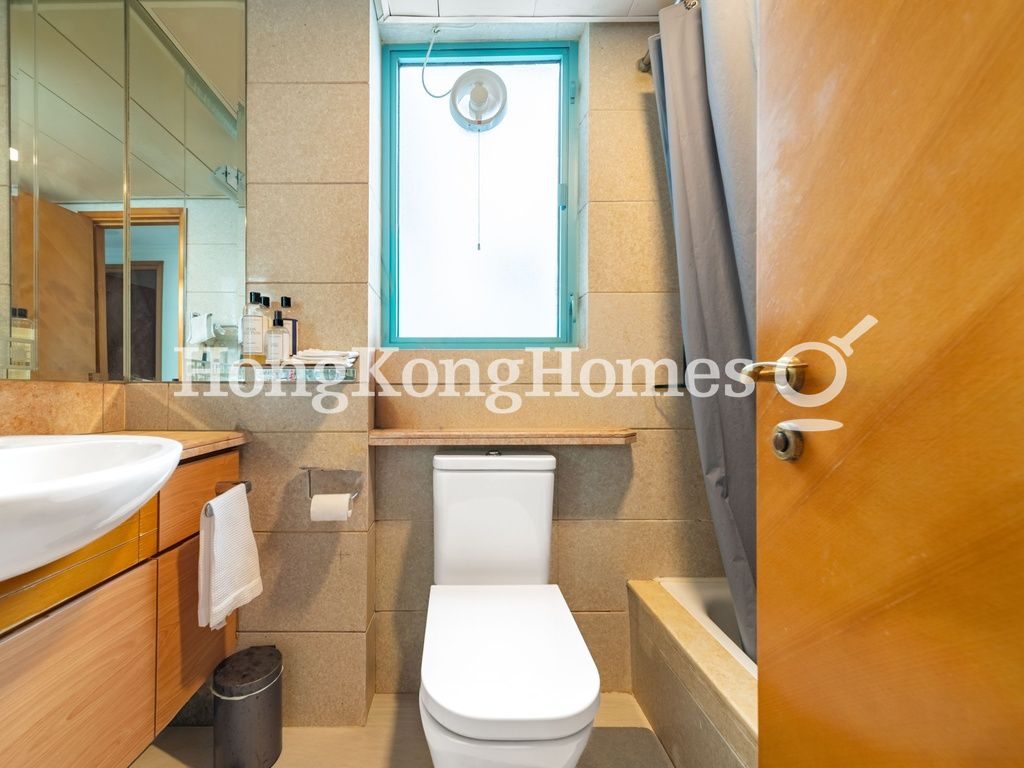 Guest Bathroom — 翠擁華庭 07座，馬鞍山