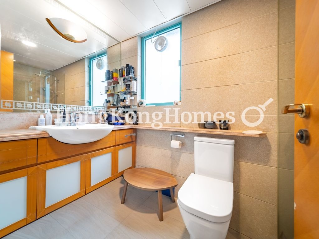 Master Bathroom — 翠擁華庭 07座，馬鞍山