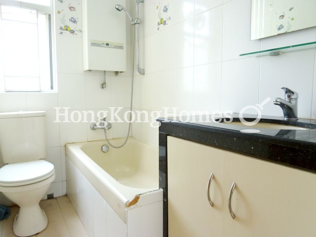 Guest Bathroom — 新英大廈，北角