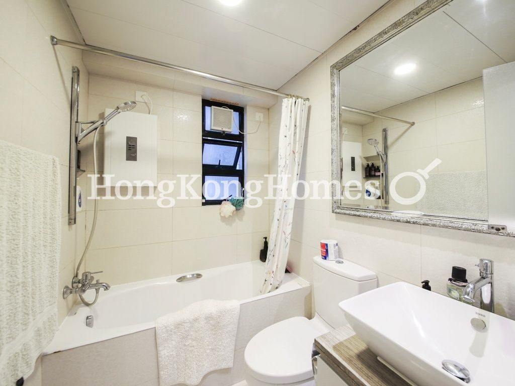 Master Bathroom — 駿豪閣，西半山