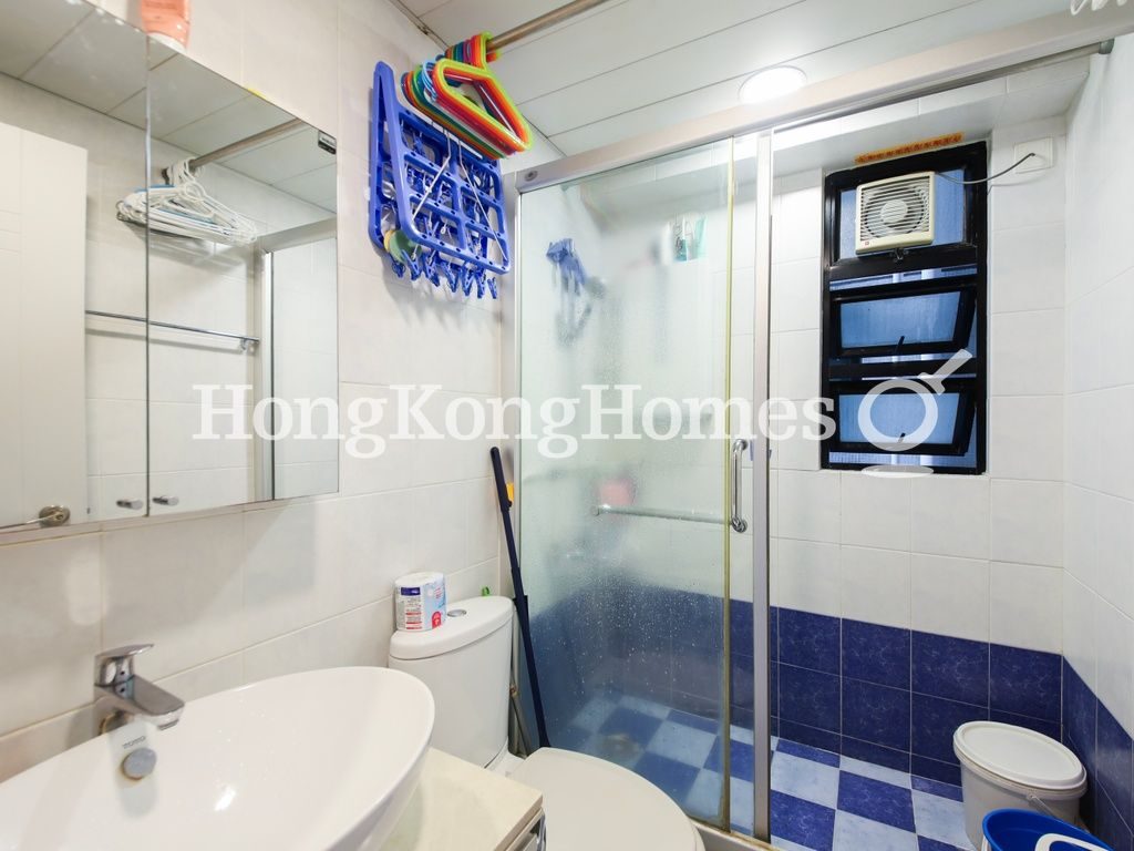 Guest Bathroom — 駿豪閣，西半山