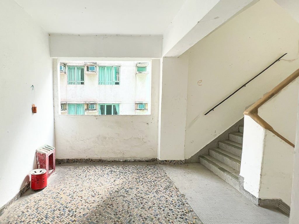 photo 11 — Hollywood Building, Sheung Wan